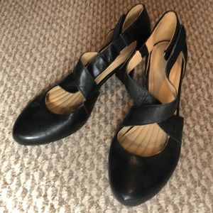 Easy Spirit cross front heels